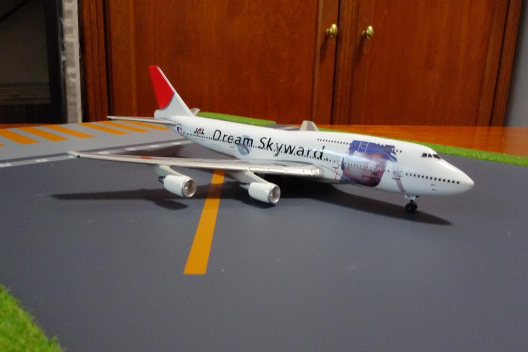 希少B747-446D JAL ドリームエクスプレス スイート号 JA8908 1/400