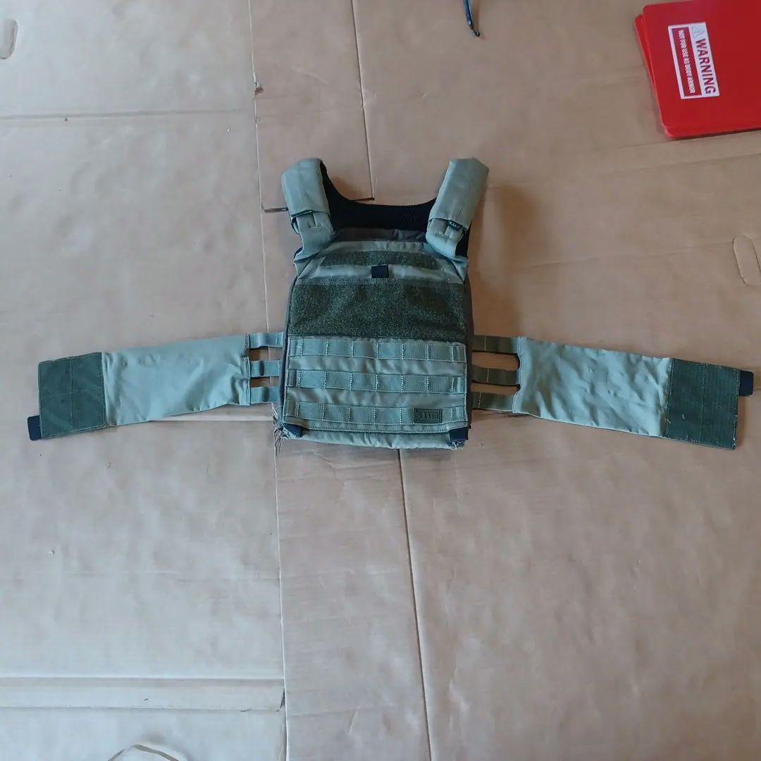 ✨送料無料　米軍　5.11ベスト