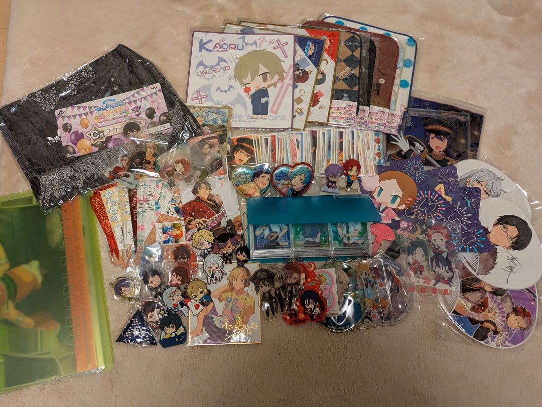 あんスタ まとめ売り 大量　紙類、布系、ラバー系等　300点