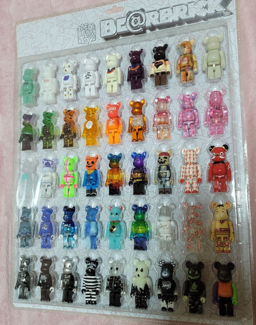 ベアブリック100% 未使用 45体ブリックボード付 MEDICOM TOY (メディコム・トイ) BE@R BRICK100%・32体セット 別売