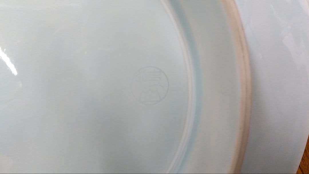 塚本快示 青白磁 大輪菊文高台皿 木箱付き 青白磁 皿