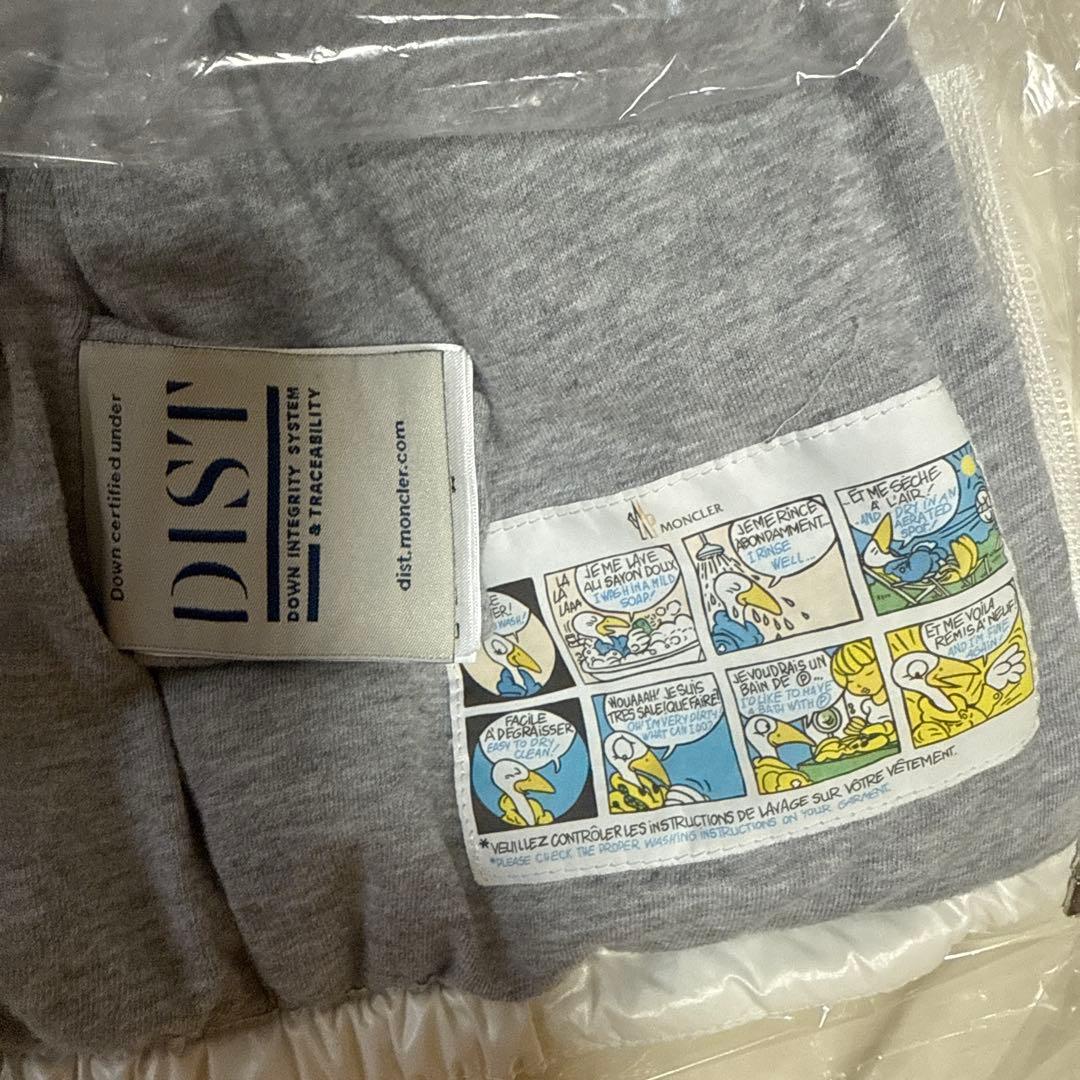 MONCLER ホワイトダウンコート　80cm クリーニング済み