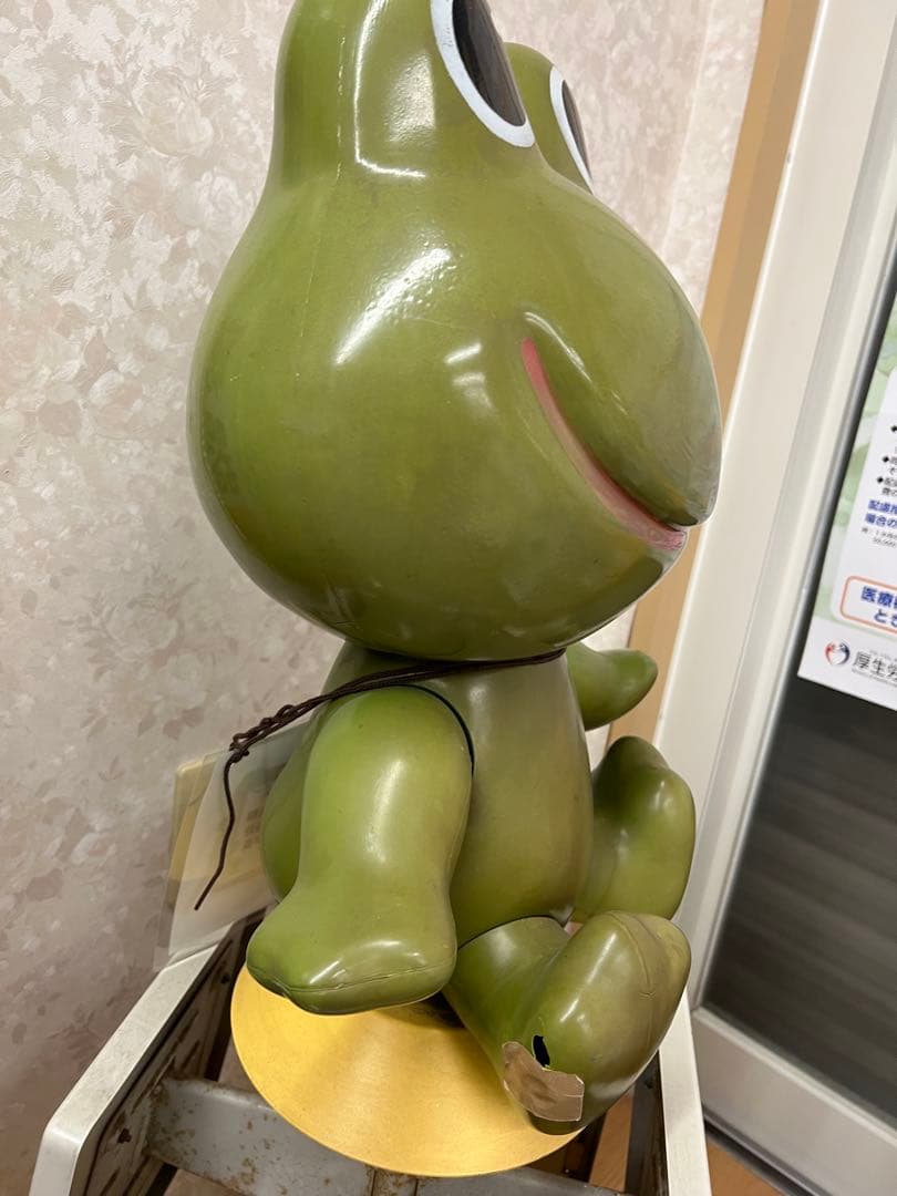 約50年前の昭和レトロ ケロちゃん台座つき コーワ ケロちゃん店頭