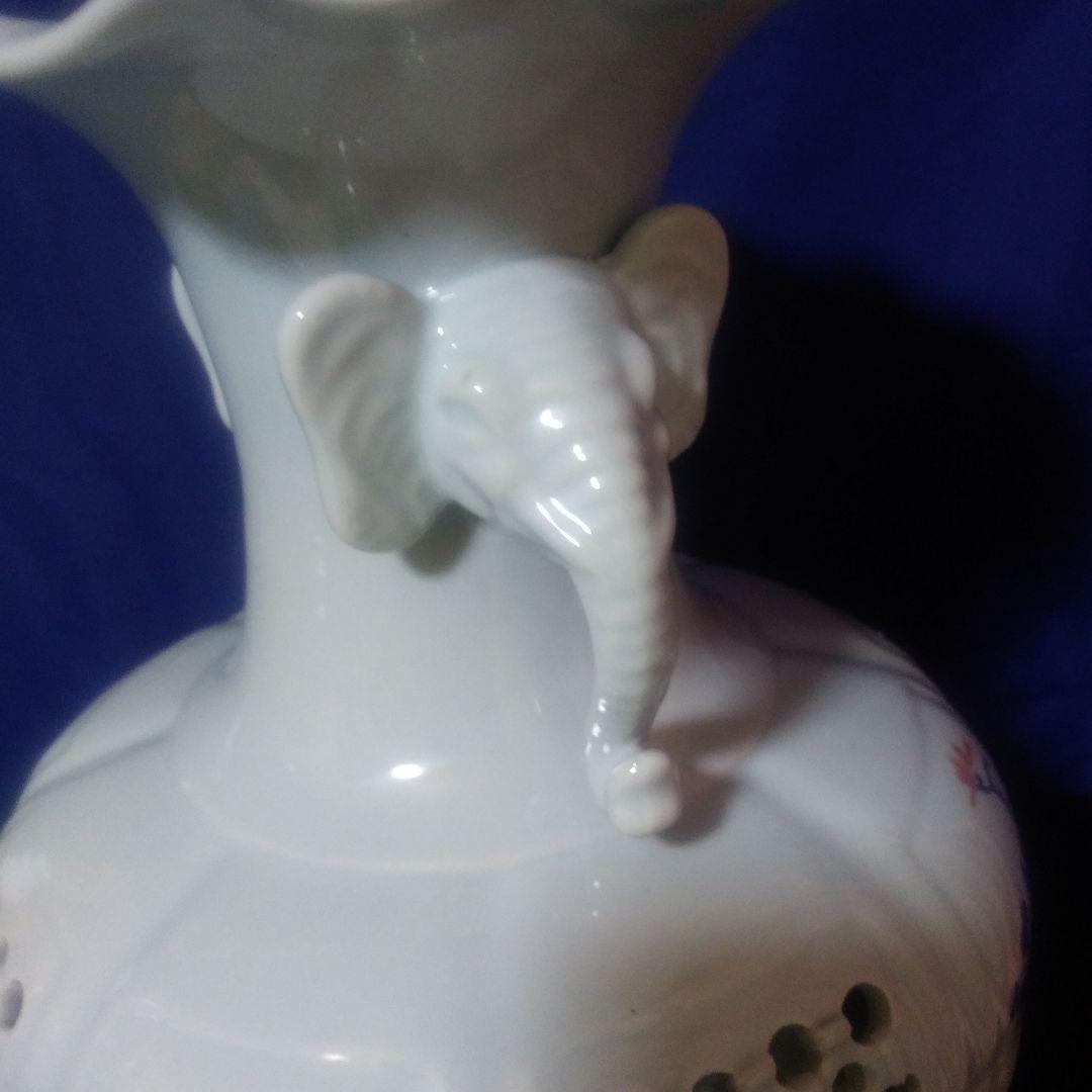 中国、透かし彫り像耳付き花瓶