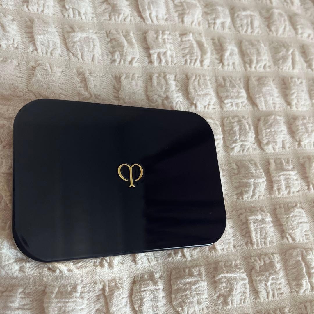 極美品クレドポーボーテ　タンプードルエクラⅡ ベージュオークル00