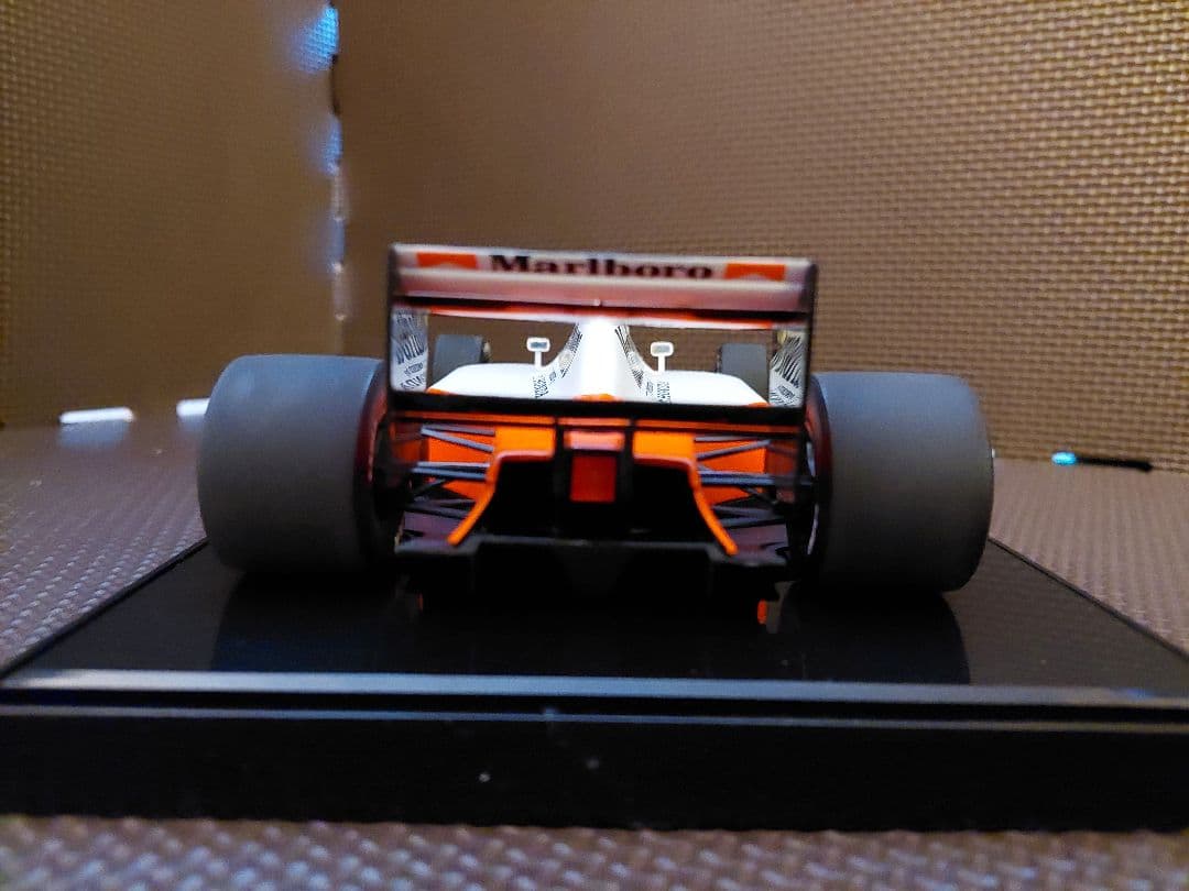 1/18 マクラーレン ホンダ MP4-7 ＃１ A.セナ Marlboloロゴ