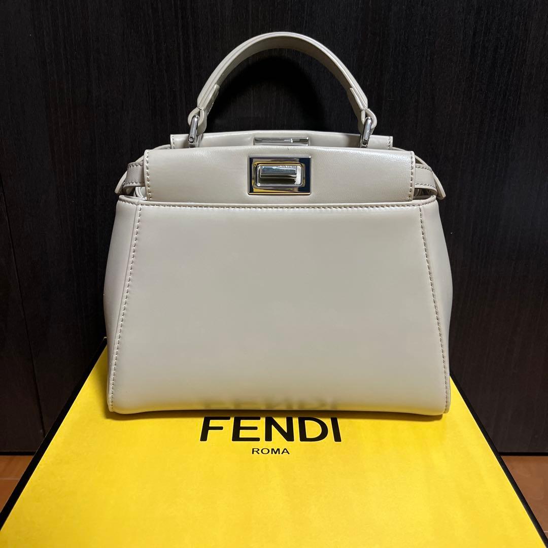 【美品】FENDI ピーカブー　ミニ　グレージュ　ナッパレザー