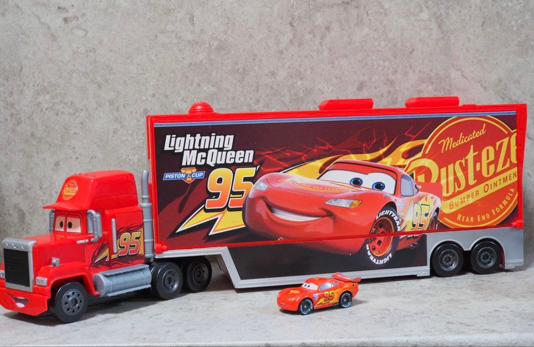 トミカ カーズ30台　大きなマックトレーラー　ビッグサイズマックィーン