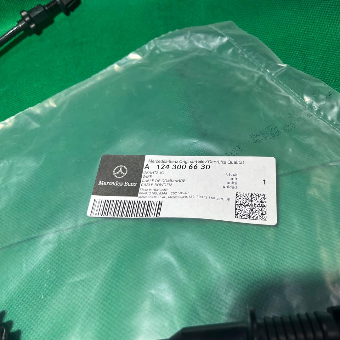 メルセデw124 500E スロットルケーブル1243006630