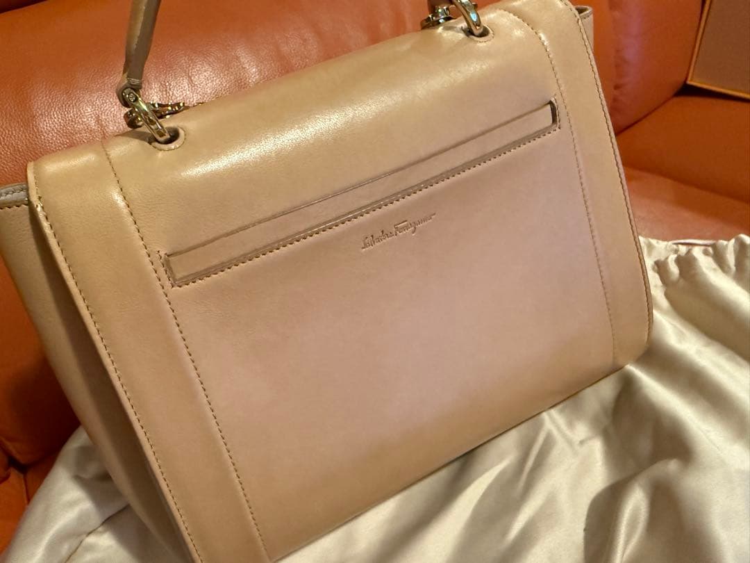 Salvatore Ferragamo レザー　ハンドバック