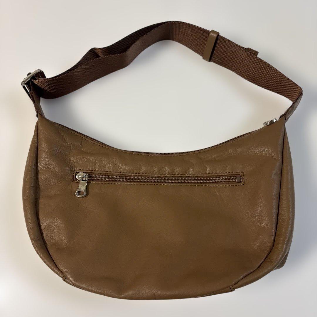 ほぼ未使用ラシット 今期ソフトレザーラウンドショルダーバッグ　金具シルバー