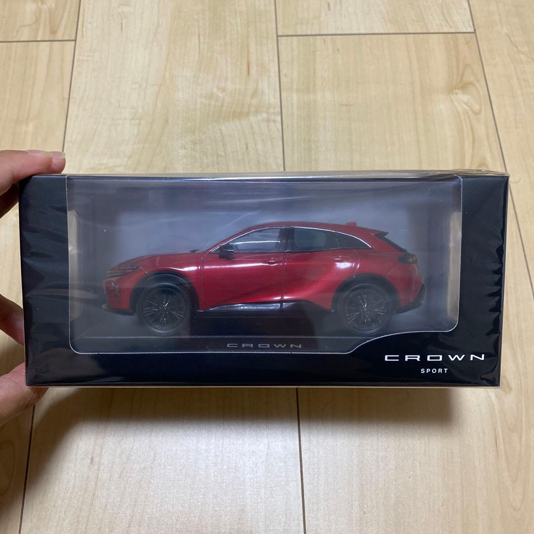 トヨタ クラウンスポーツ エモーショナルレッド 1/30 ミニカー