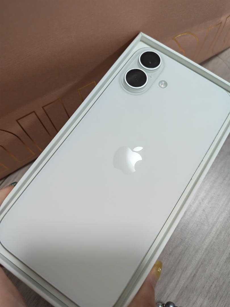 Apple iPhone 16 plus ホワイト 本体 充電ケーブル付き アップル、A18