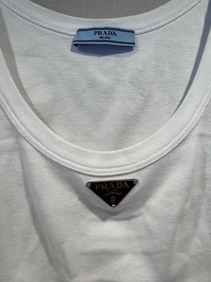 最終値下げ　未使用に近い　PRADAタンクトップ　36