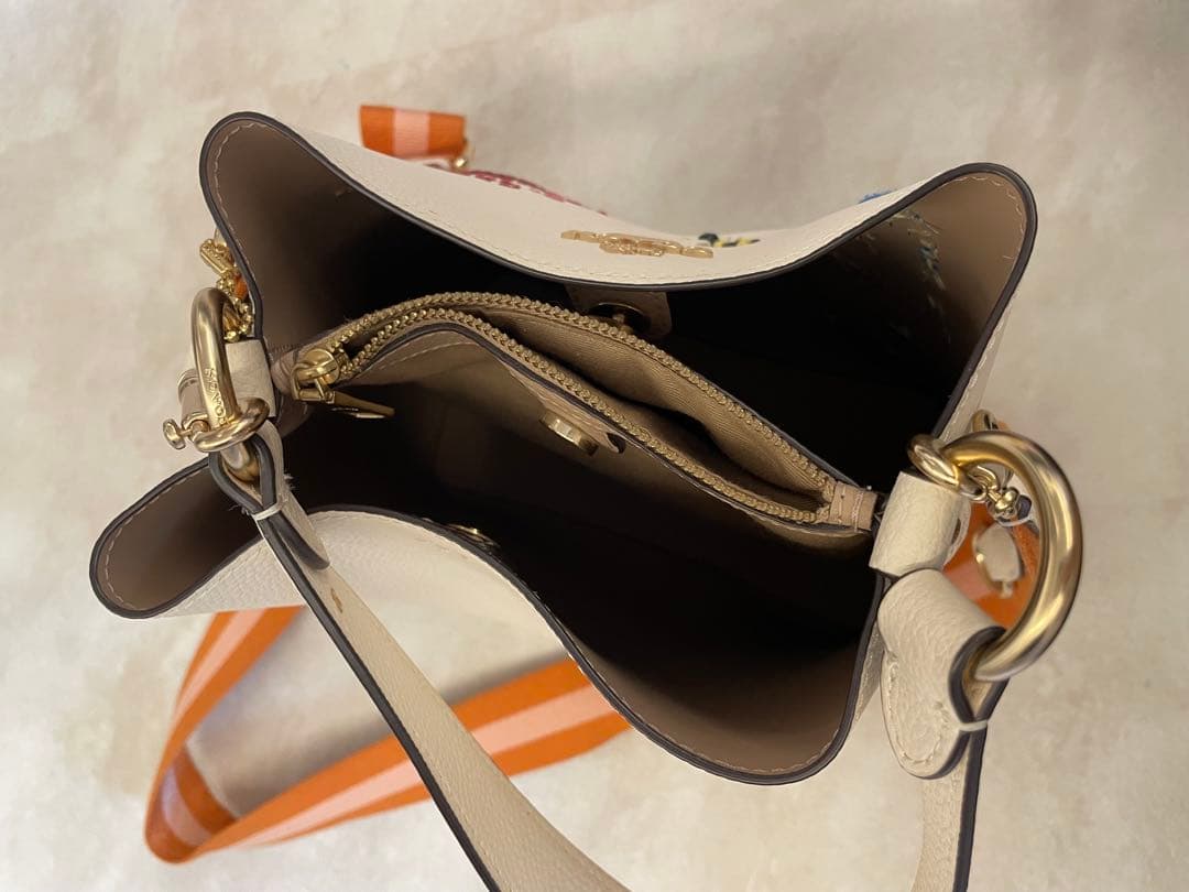 COACH 刺繍ショルダーバッグ