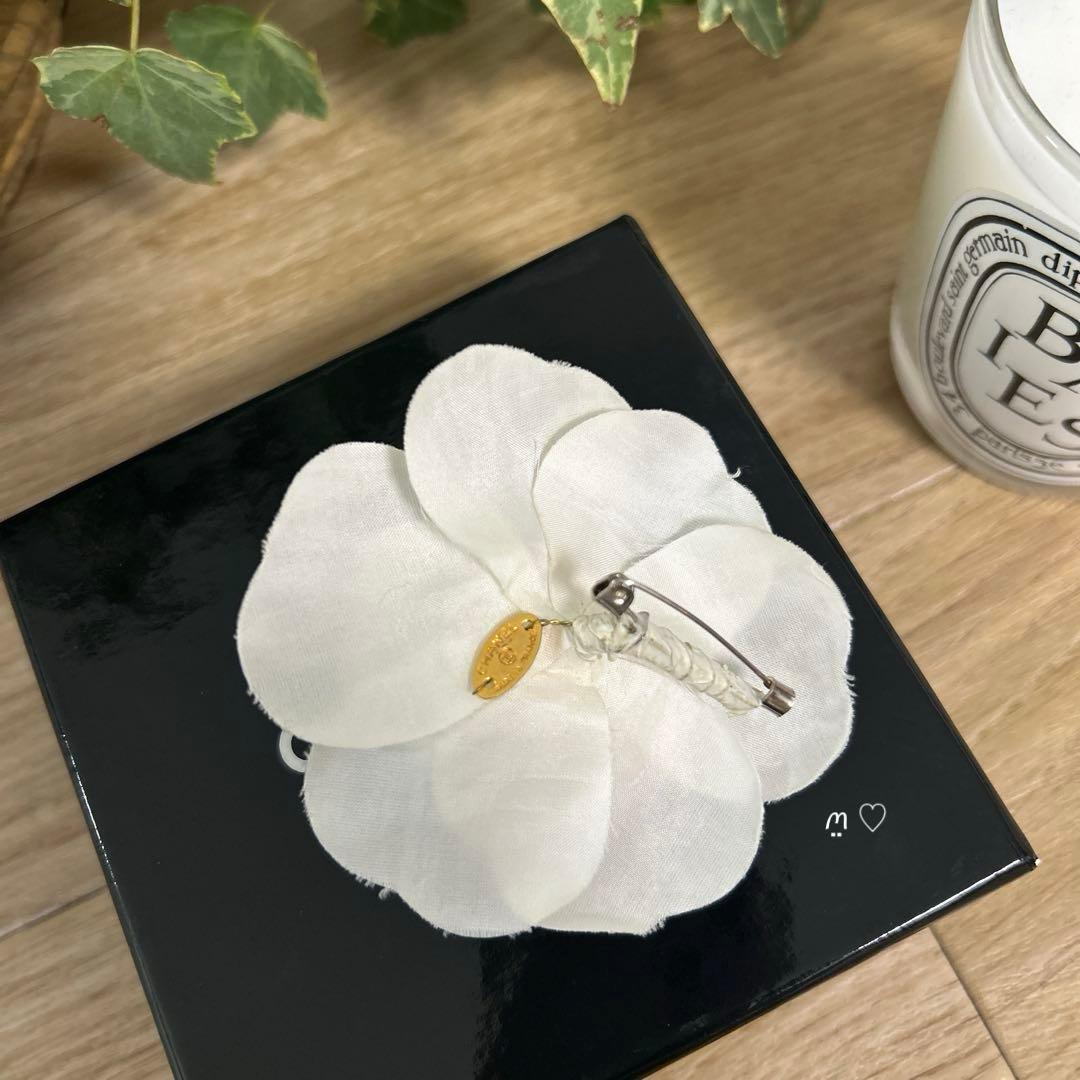 CHANELシャネル カメリアコサージュ ブローチ シルク ホワイト 卒業入学式