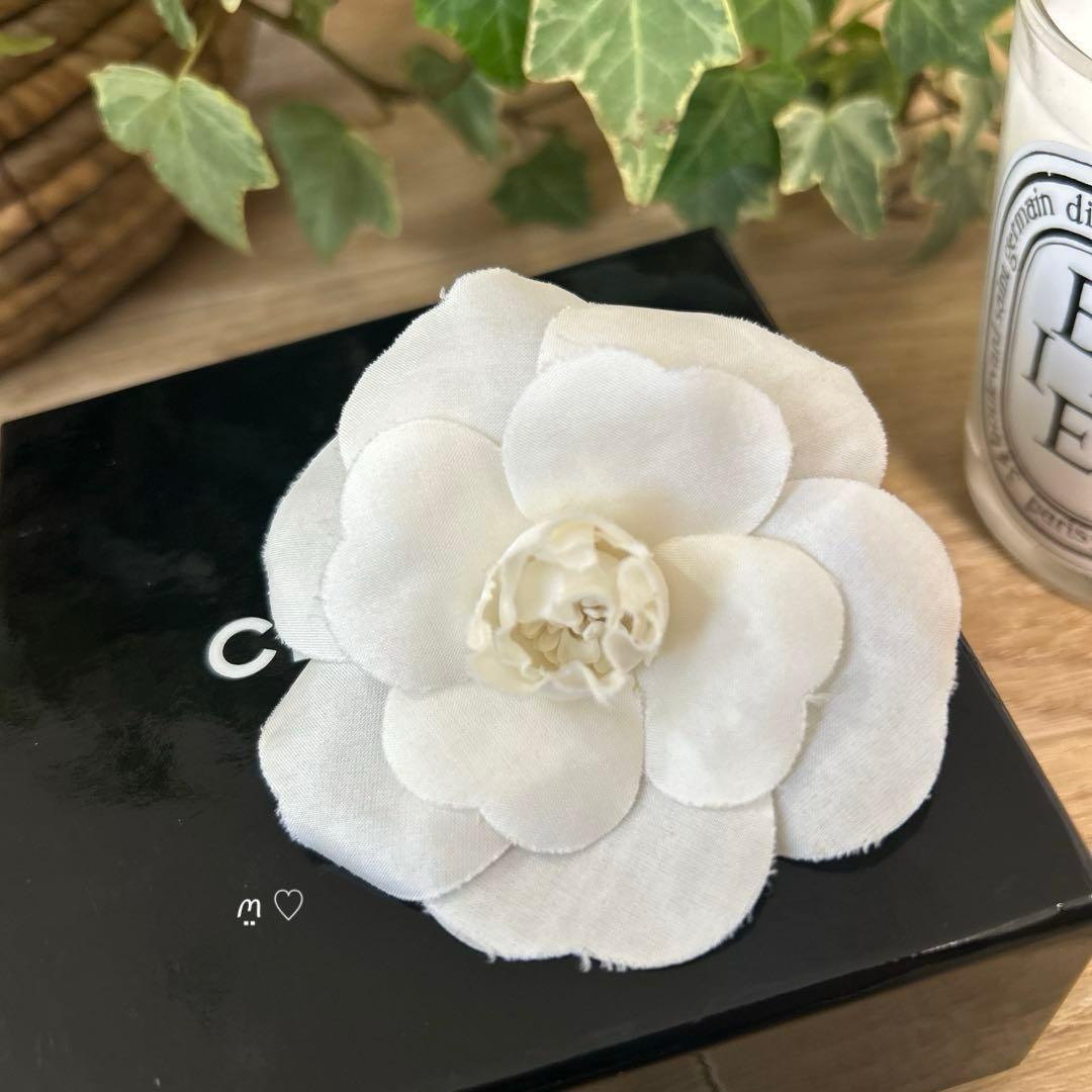 CHANELシャネル カメリアコサージュ ブローチ シルク ホワイト 卒業入学式