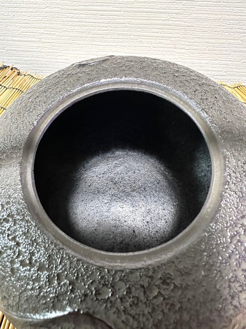 未使用品　付属品付　南部喜州 (及川 喜徳)造　鍛治打袋鉉　１５型　南部鉄瓶