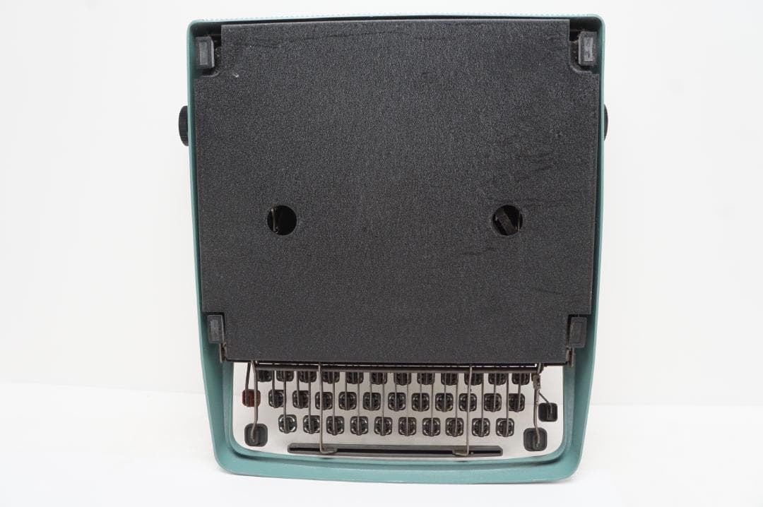 動作品　Olivetti Lettera 32 タイプライター　新品リボン付き