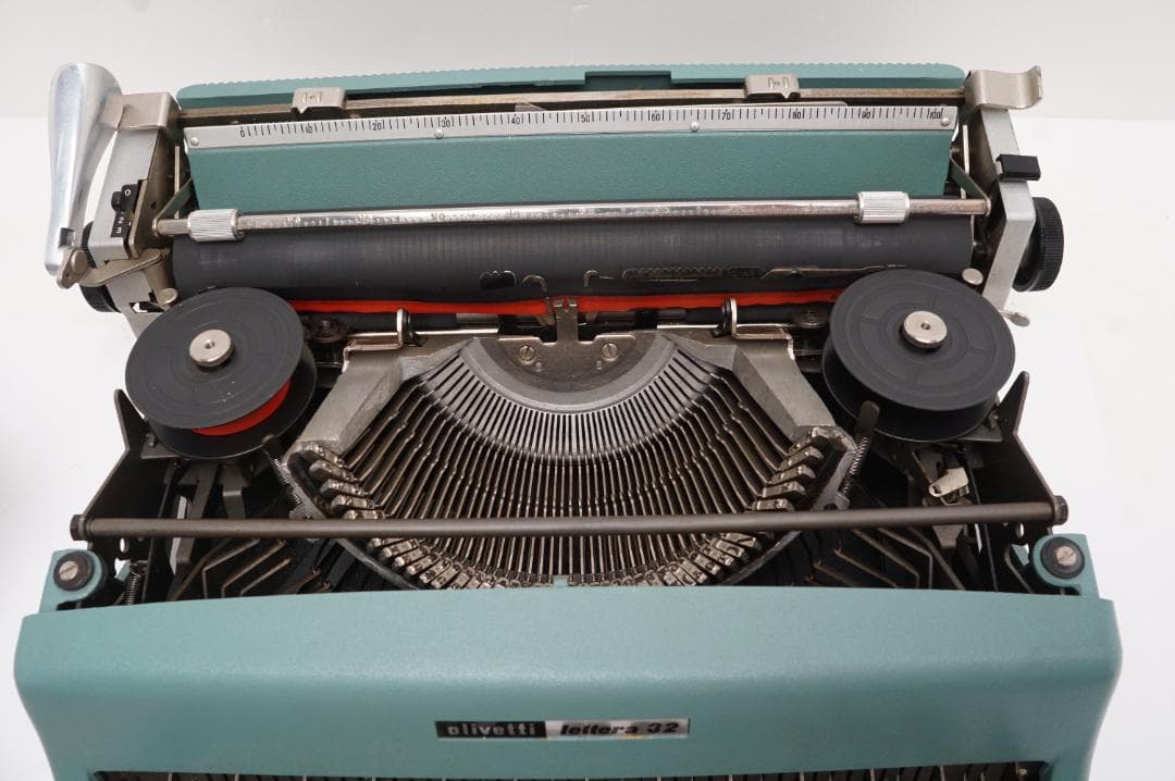 動作品　Olivetti Lettera 32 タイプライター　新品リボン付き