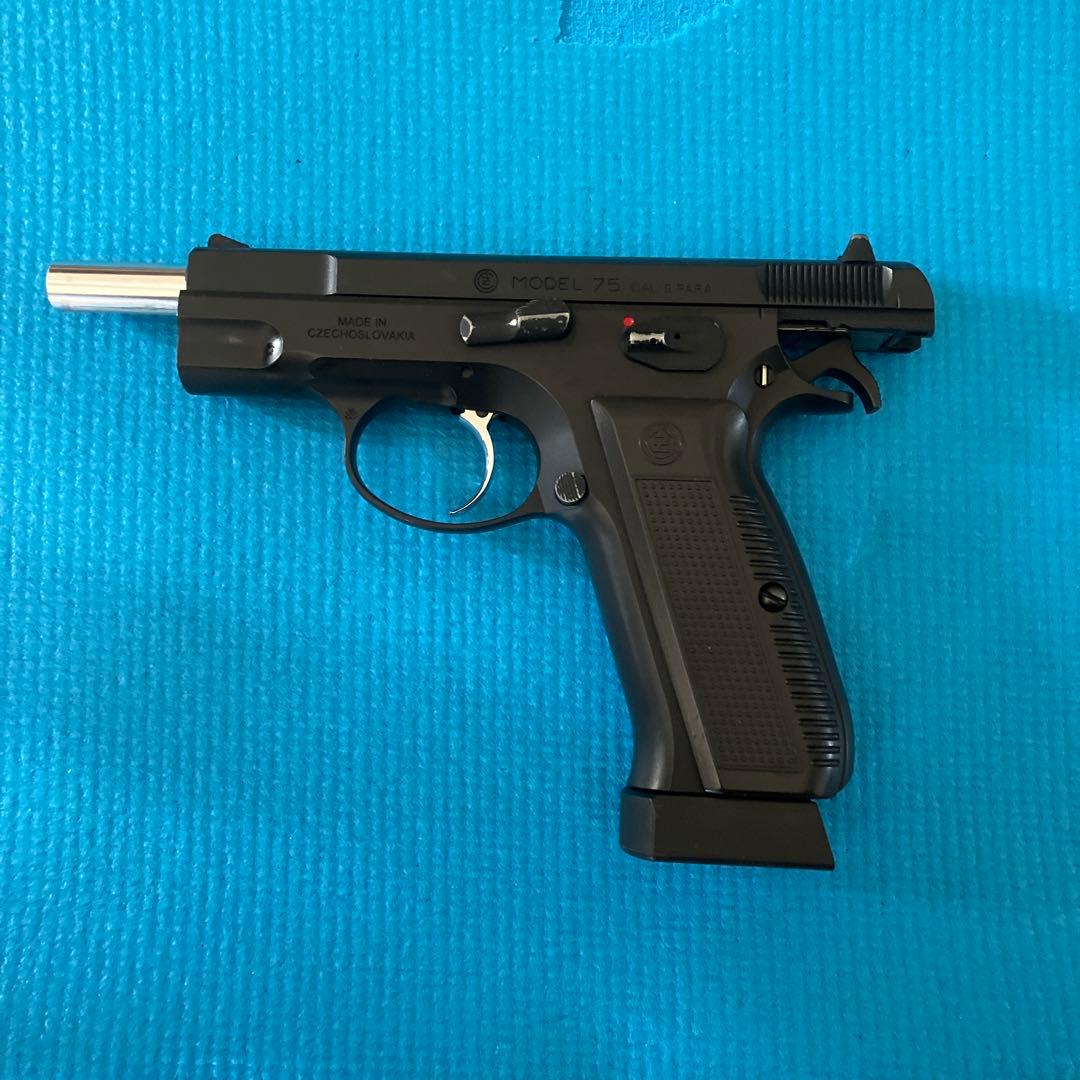 カーボネイト　CZ75 CO2 予備マガジン2本付き。