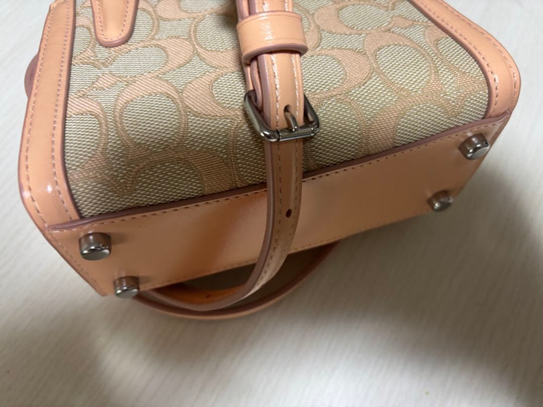 COACH サーモンピンク ハンドバッグ