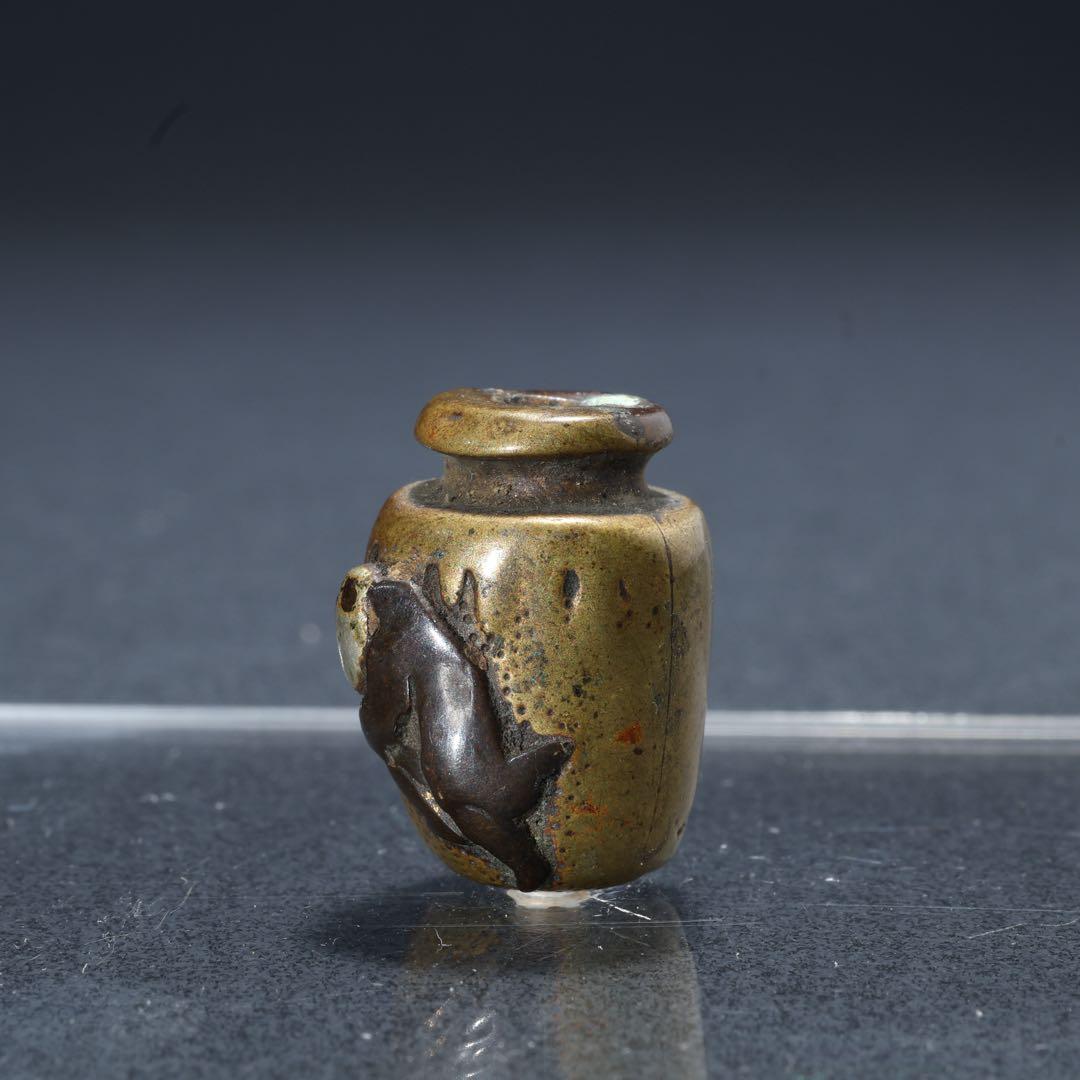 緒締め玉　壺に唐子　提げもの　金属　金工　R1644