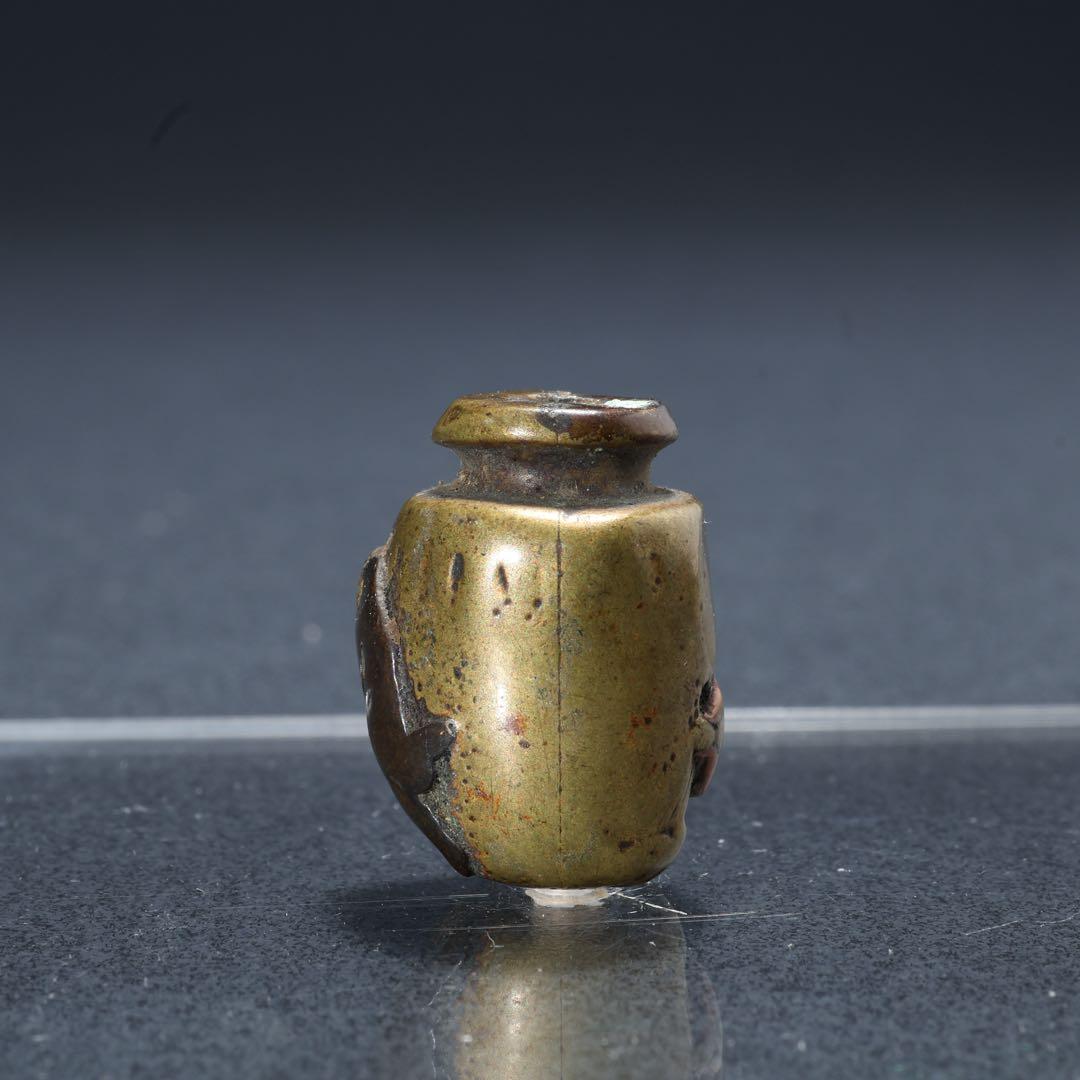 緒締め玉　壺に唐子　提げもの　金属　金工　R1644