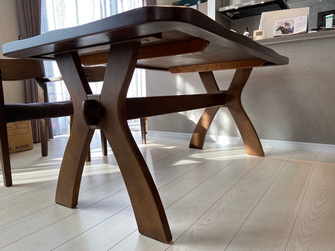 マルニ木工製 ダイニングテーブル(モカブラウン色)