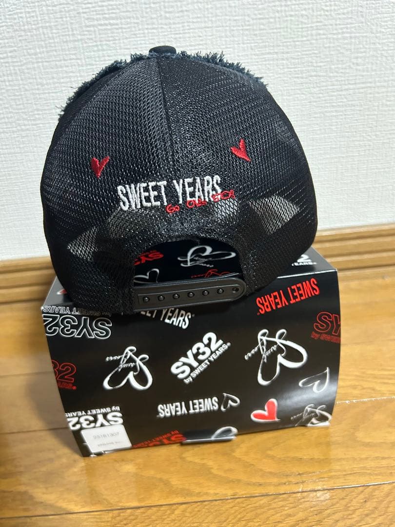 SY32 ×ヨシノリコタケ ハート刺繍 メッシュキャップ 黒 - メルカリ