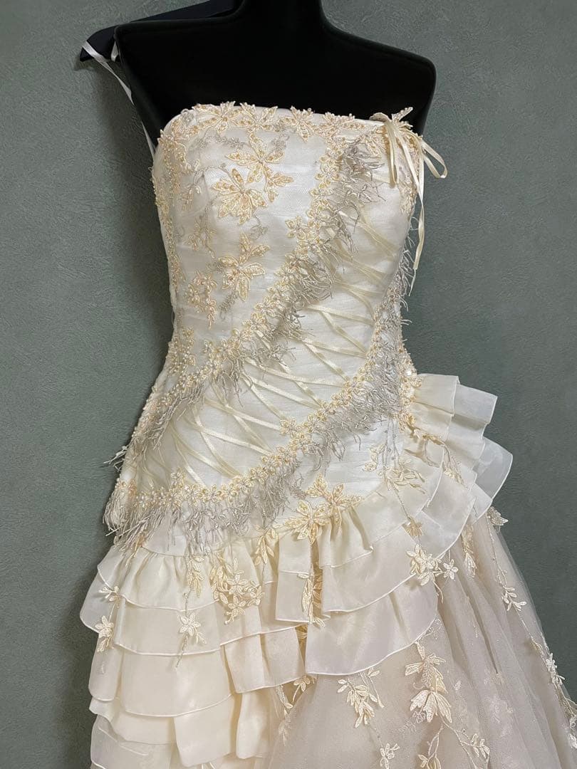 ウエディングドレス　7-11T 幸和ベルセゾン　フリル　ベージュ　アシンメトリー