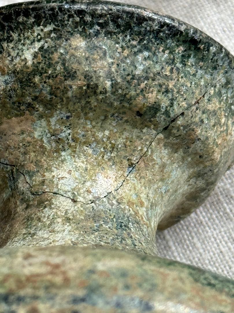 漢緑釉壺　銀化