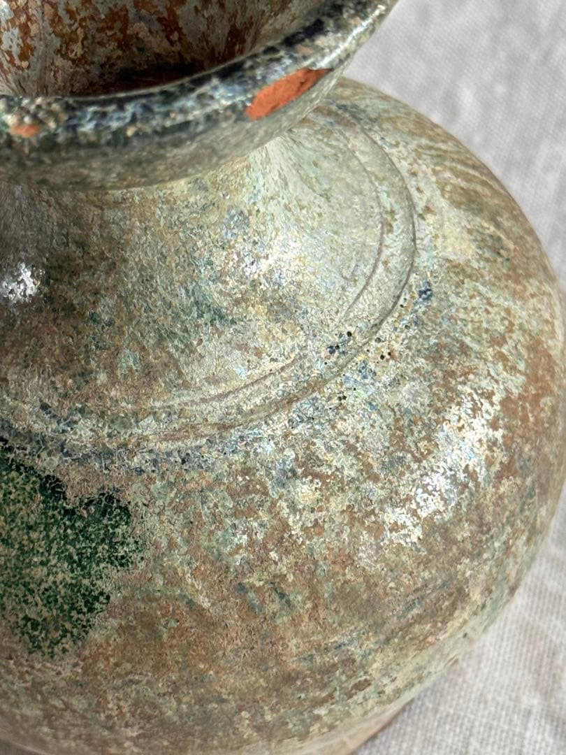 漢緑釉壺　銀化