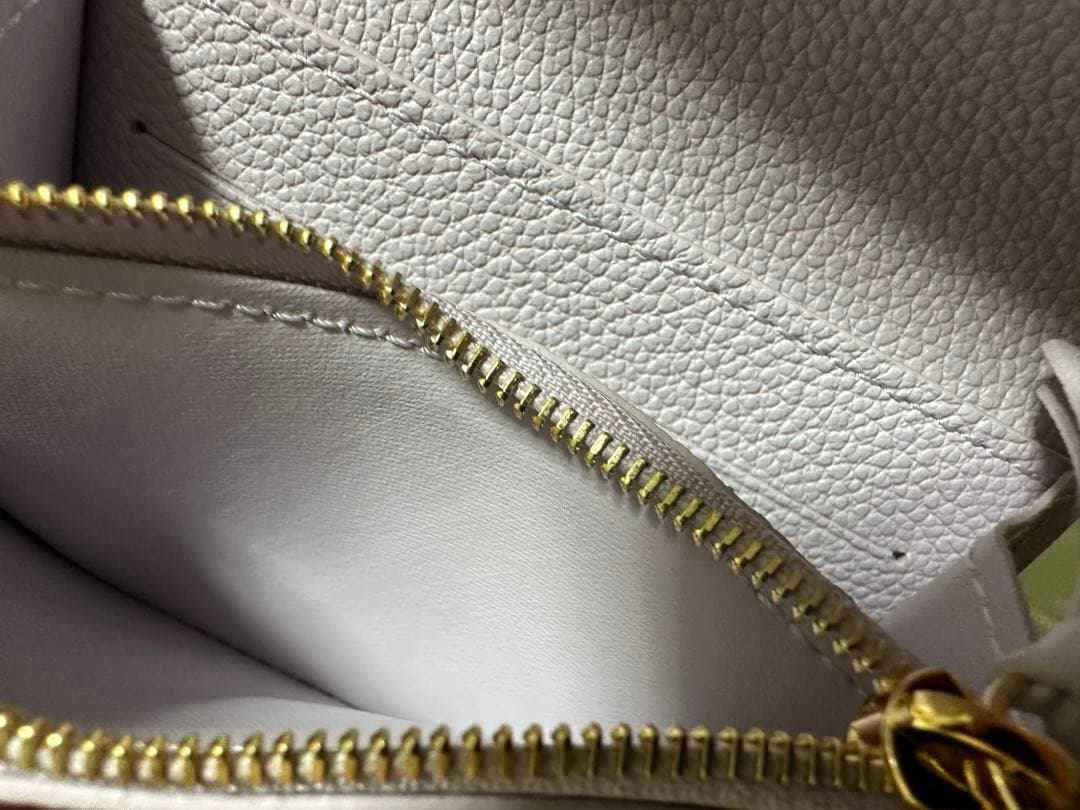 ほぼ未使用！ルイヴィトン　ポルトモネロザリ　ミニウォレット　ミスティライラック