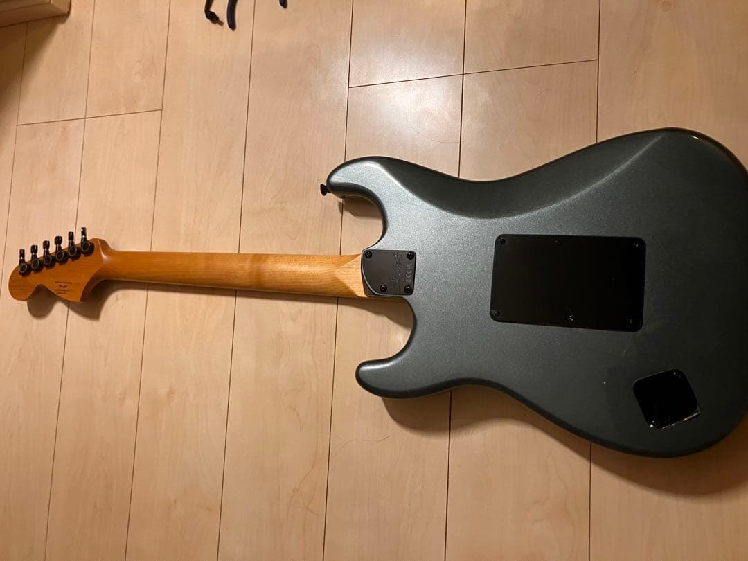 Squier Stratocaster メタリックグレー