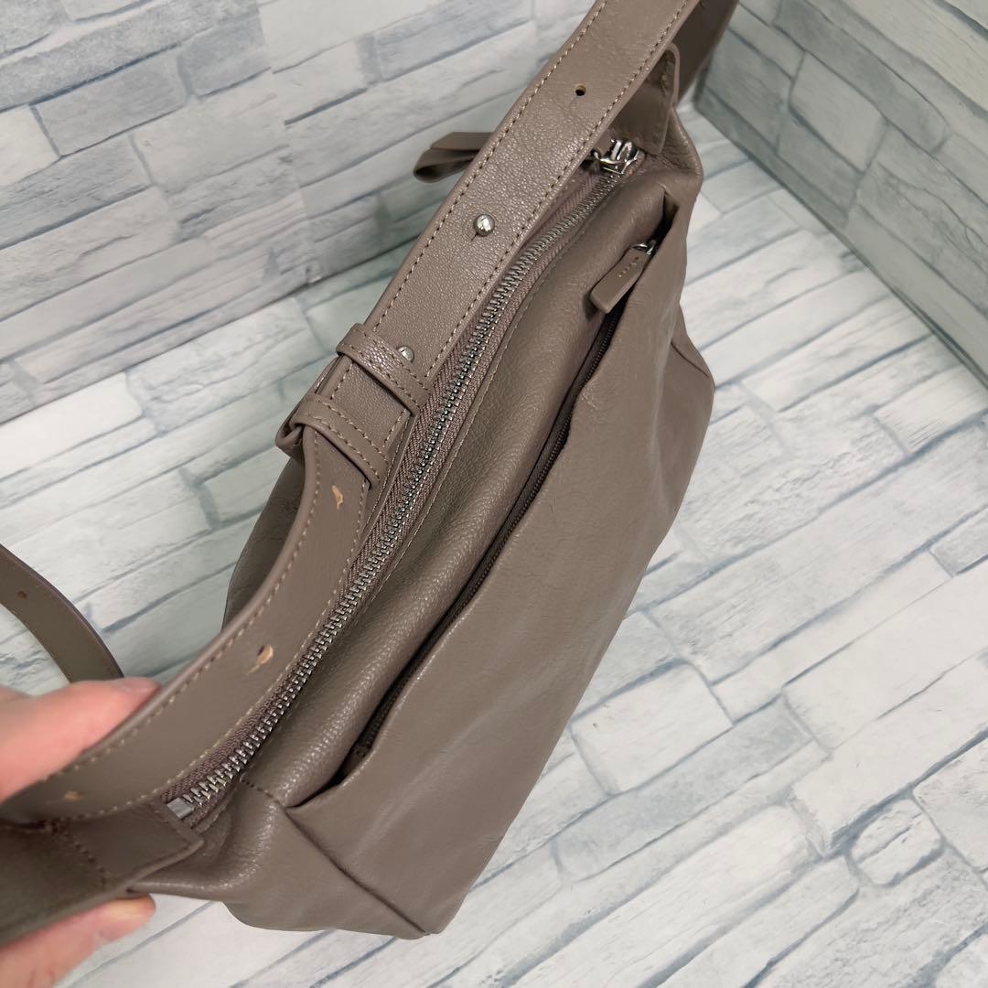 ear PAPILLONNERイアパピヨネ ボックスショルダーバッグ モカ　山羊