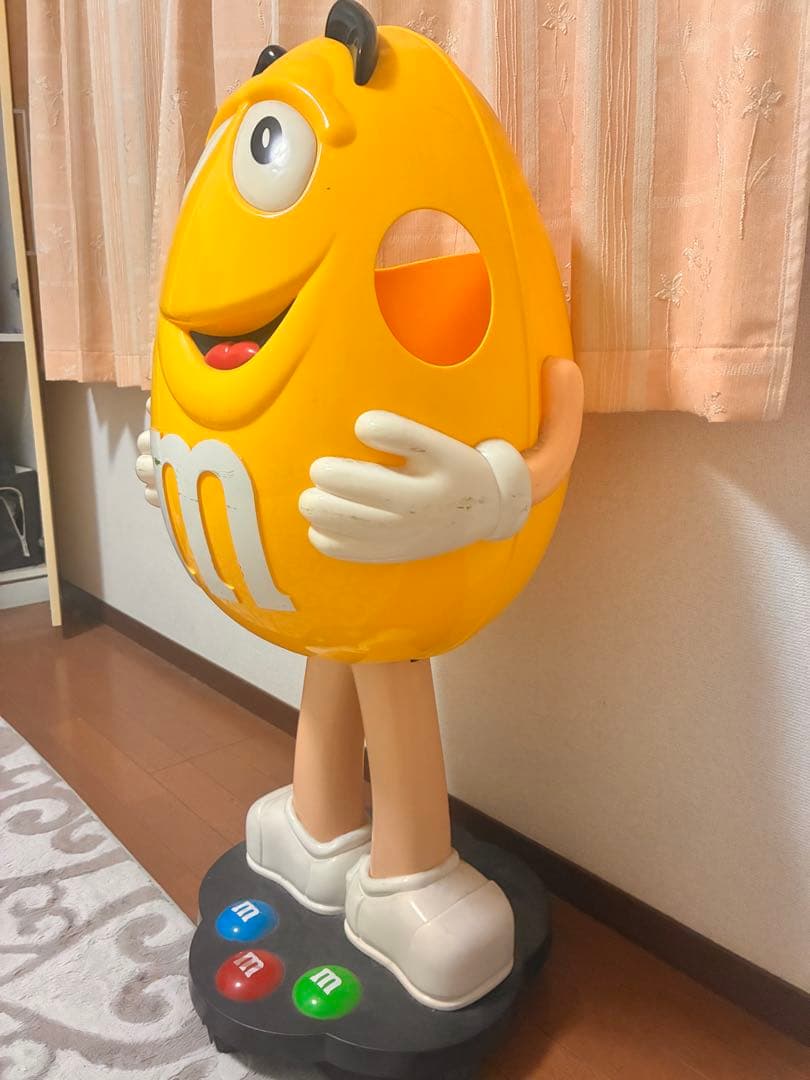 M&M's イエローチョコレートキャラクター スタンド