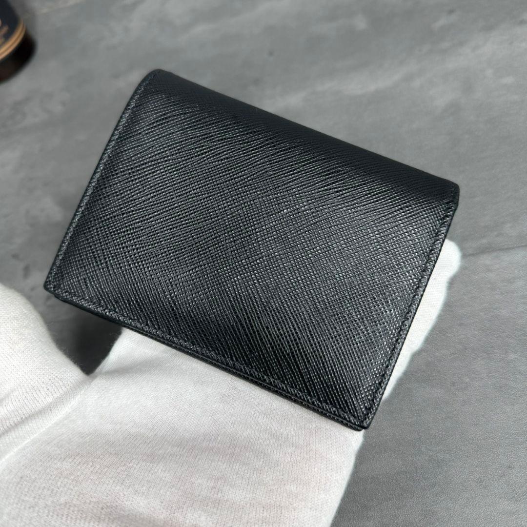 RFID搭載】PRADA サフィアーノレザー 二つ折り財布 マルチカラー 黒
