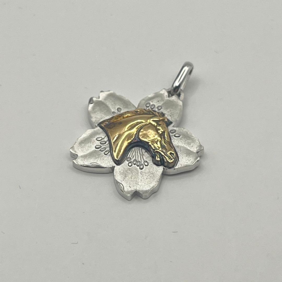 K18 SV925 ペンダントトップ サクラユタカオー 天皇賞優勝 - メルカリ