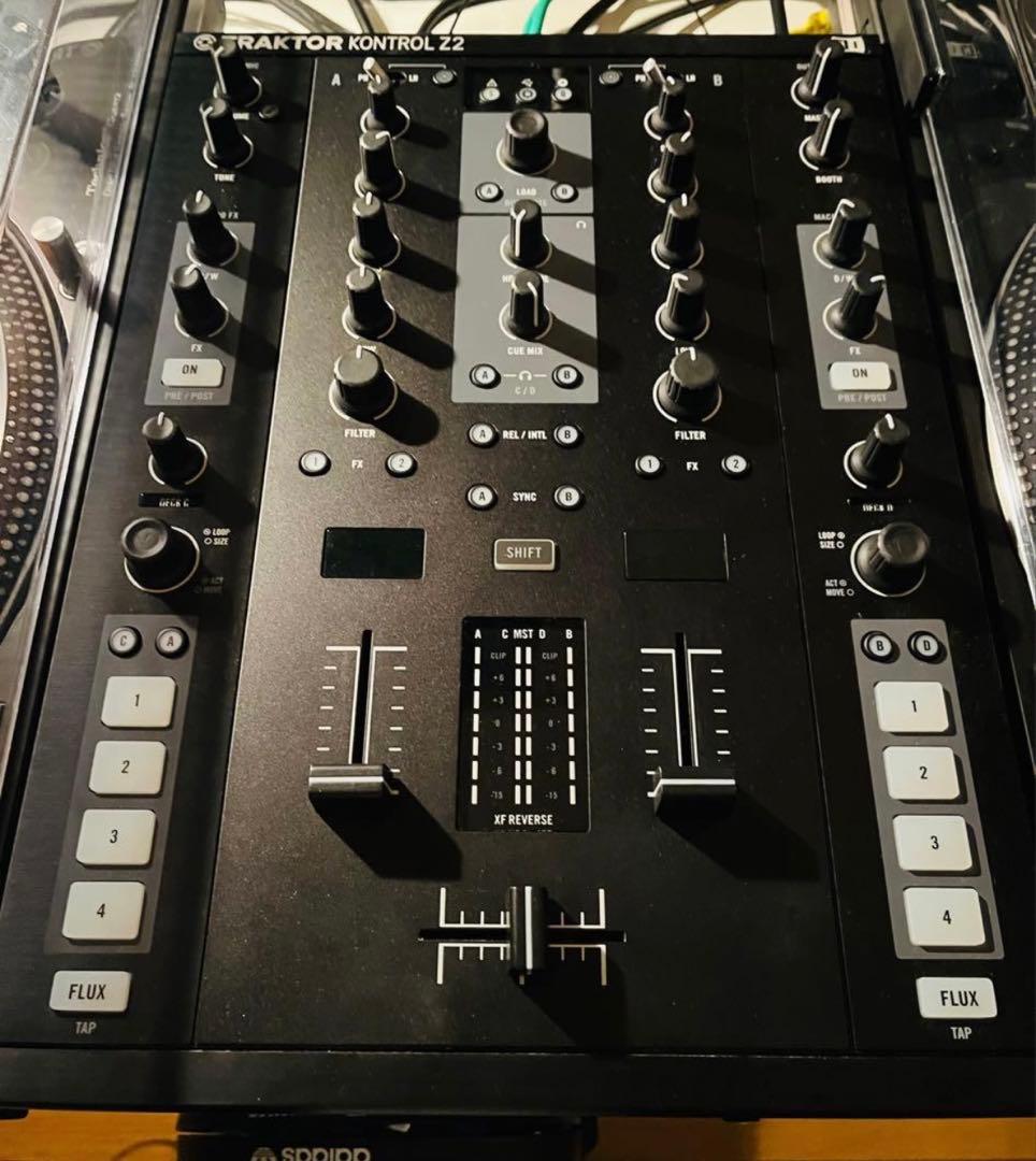 希少な美品です。serato対応！後期型！TRAKTOR KONTROL Z2 希少な美品です。serato対応！後期型！TRAKTOR KONTROL Z2 希少な美品