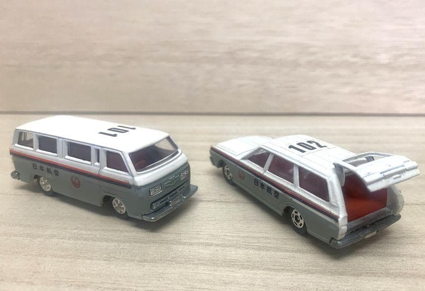 トミカ黒箱 日本航空　キャブオール連絡車＆セドリックワゴン連絡車　2台セット