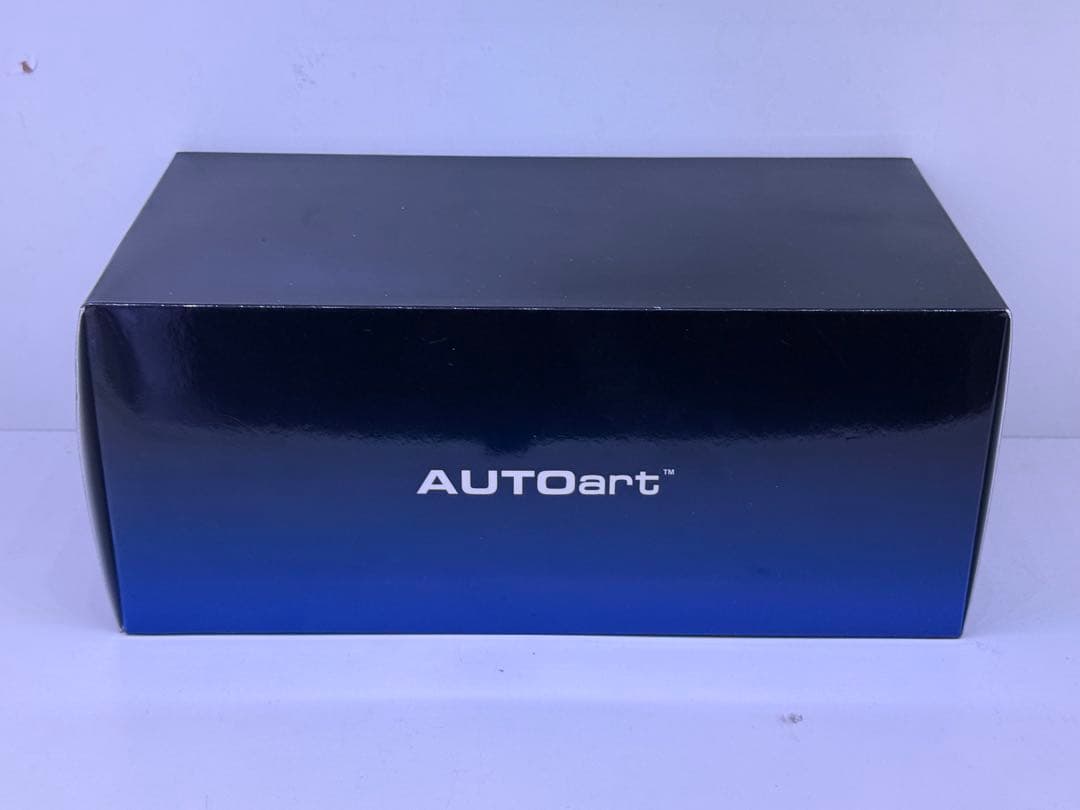 オートアート 1/18アヴェンタドールS