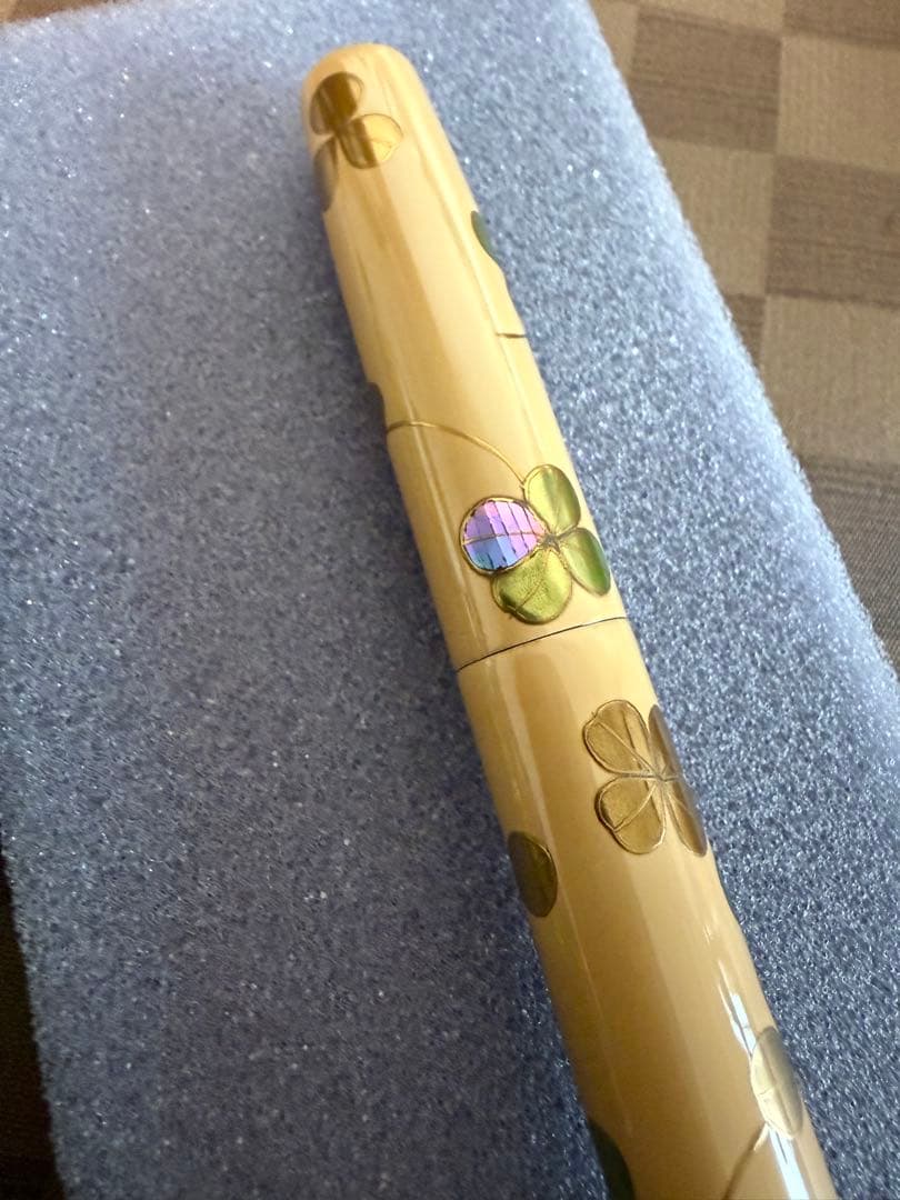 輪島屋善仁蒔絵、螺鈿、白漆万年筆、クローバー