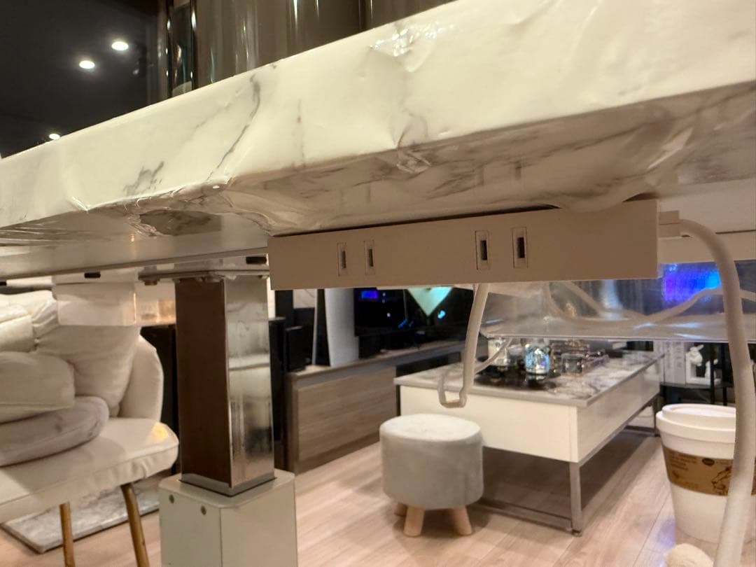 東京都　【デザイン × 機能性】ペダル昇降式 大理石調　ダイニングテーブル