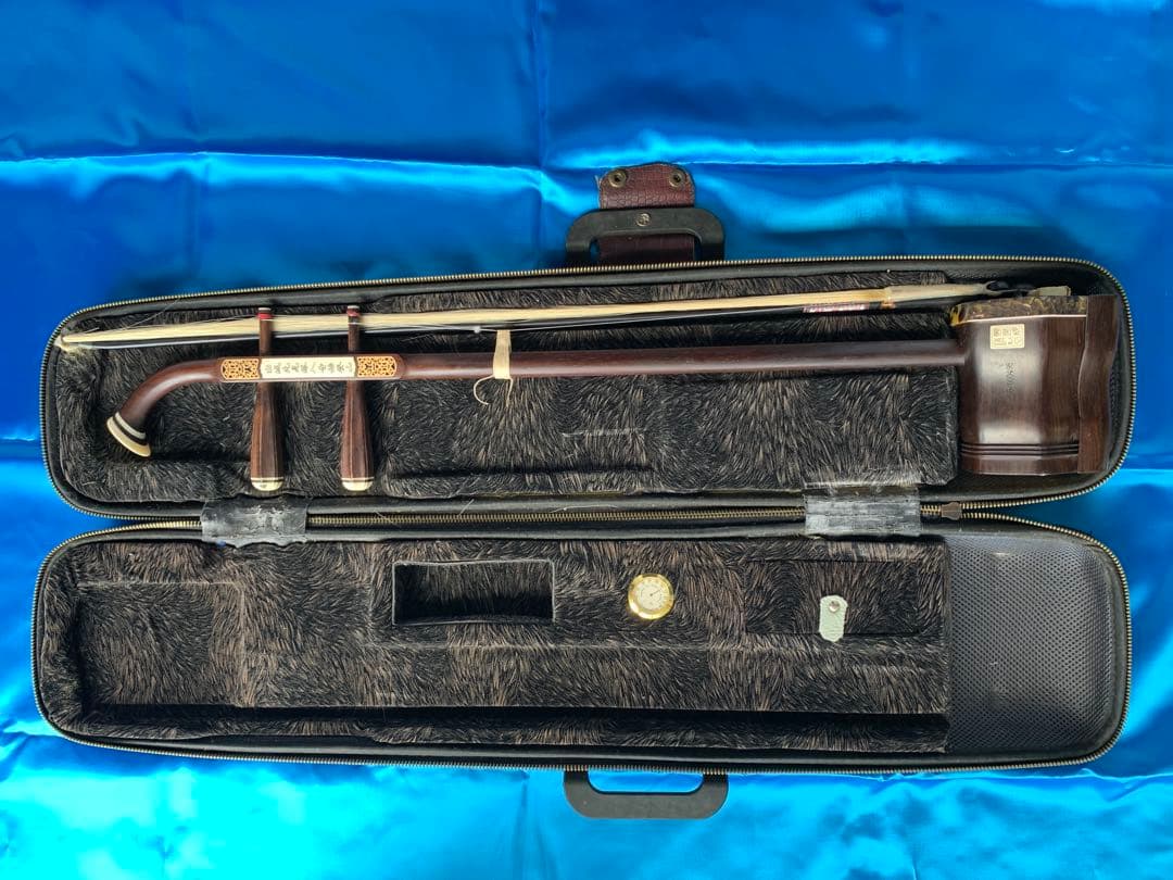 二胡★國際コンクール優勝者★万菊根先生の製作した★老紅木二胡です。