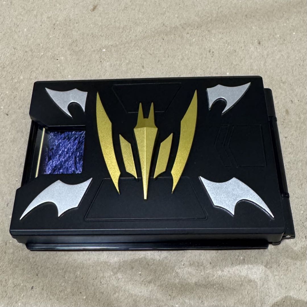 プロップ仕様●仮面ライダーナイト●VバックルCSM海外製カードデッキ劇中サバイブ