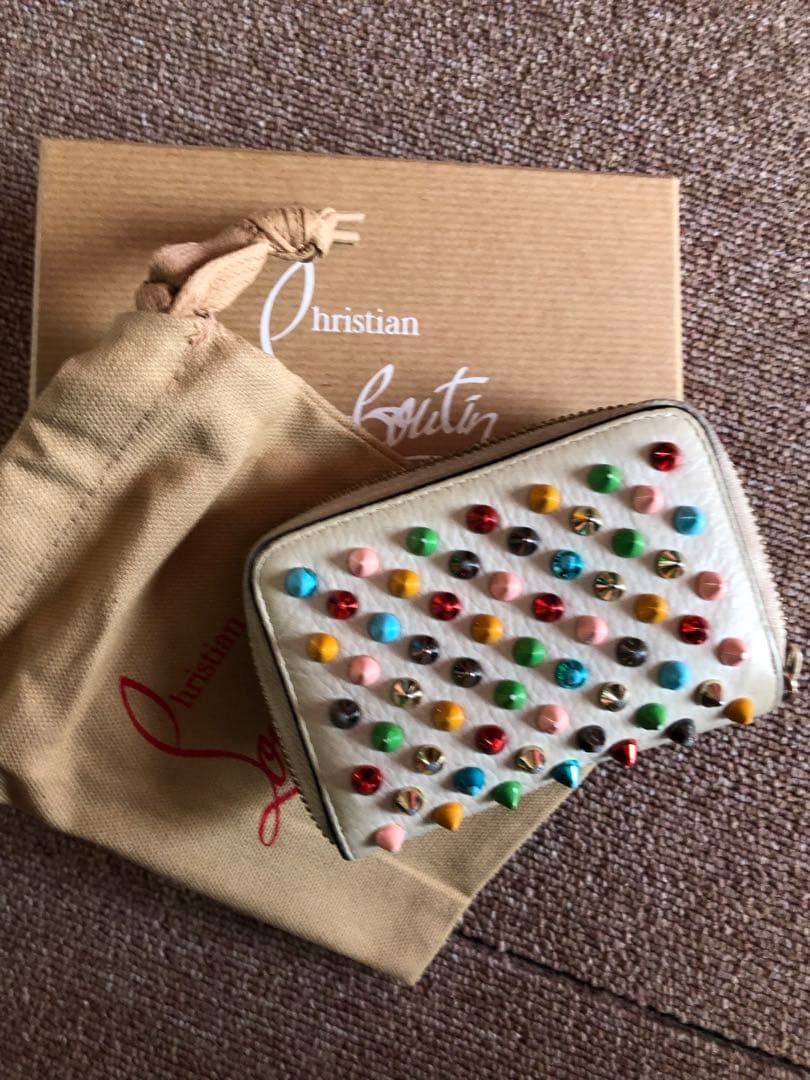 クリスチャンル　ブタン　ケース