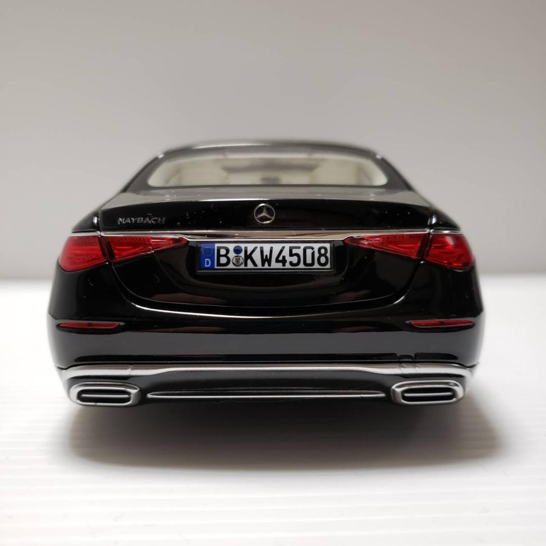 1/18 メルセデスベンツ マイバッハ Sクラス 　カスタム