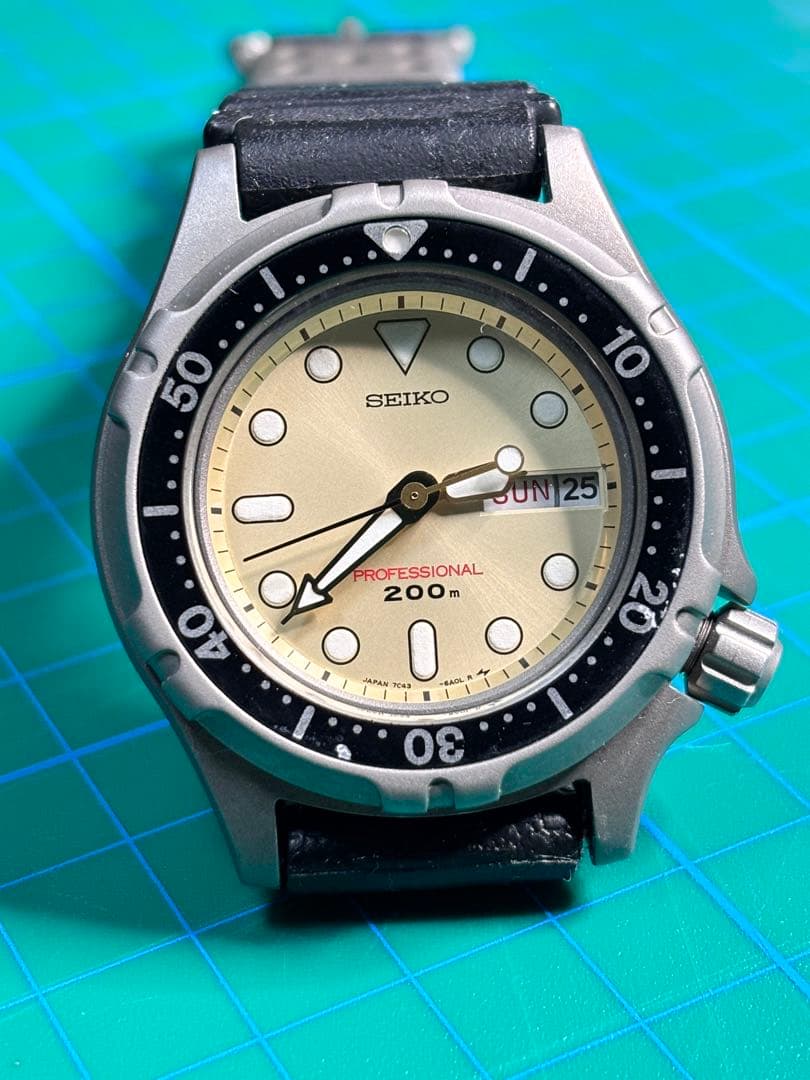 ちょっとレトロなSEIKO 200M 腕時計 7c43-6a00 チタンダイバー