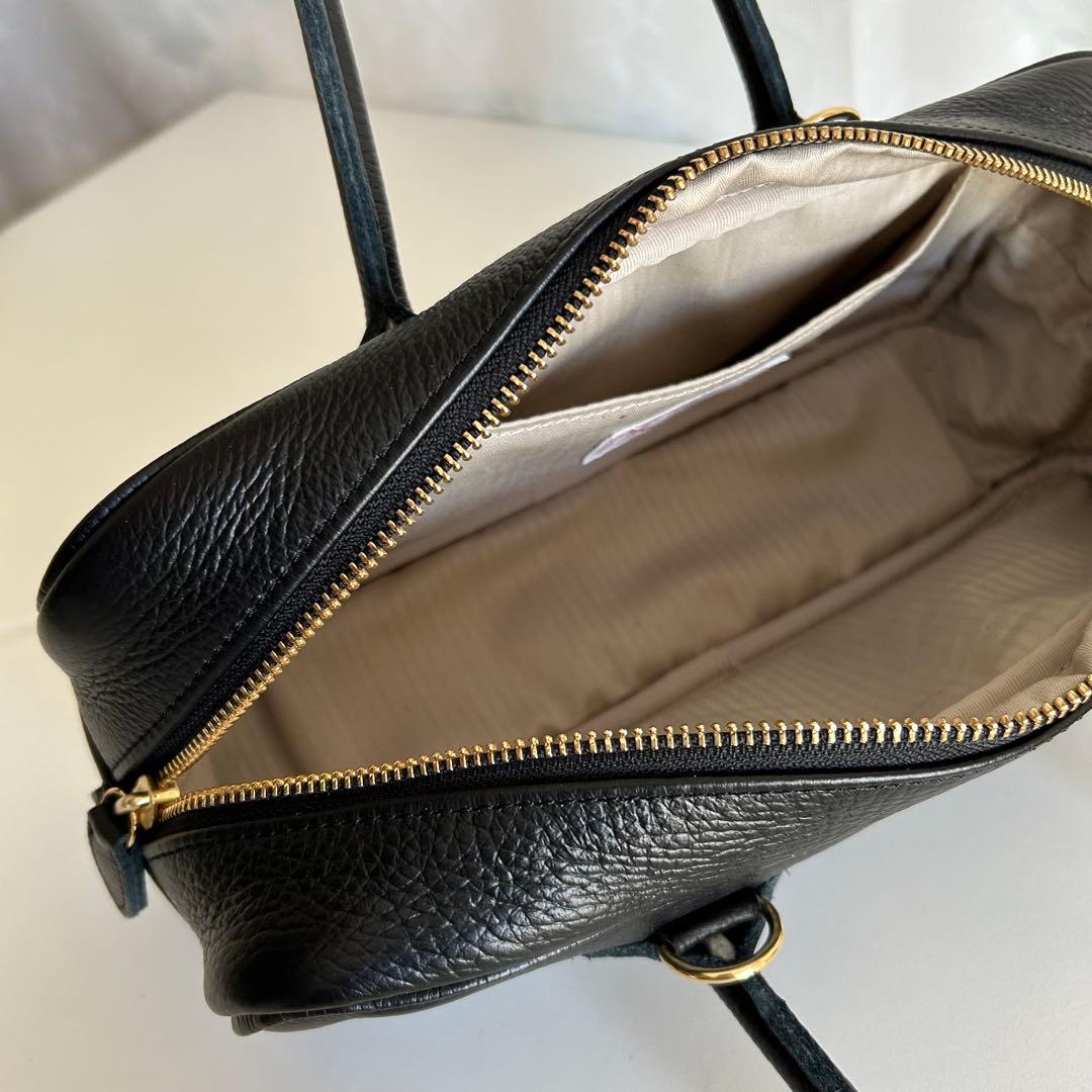 今季ヤングアンドオルセン黒レザーバッグ（定価39600 のお品)美品です